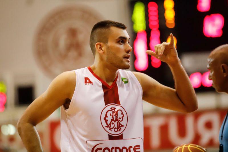 Atletas contam como é o dia a dia tendo o basquete como profissão, basquete  transforma sc