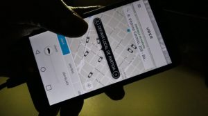 Longas jornadas e trabalho nas folgas ajudam com boletos, mas levam a esgotamento difícil de pagar
