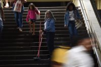 “É só trabalho”: profissionais de serviços gerais não sabem o que é lazer e esperam que PEC da escala 6×1 tramite mais rápido