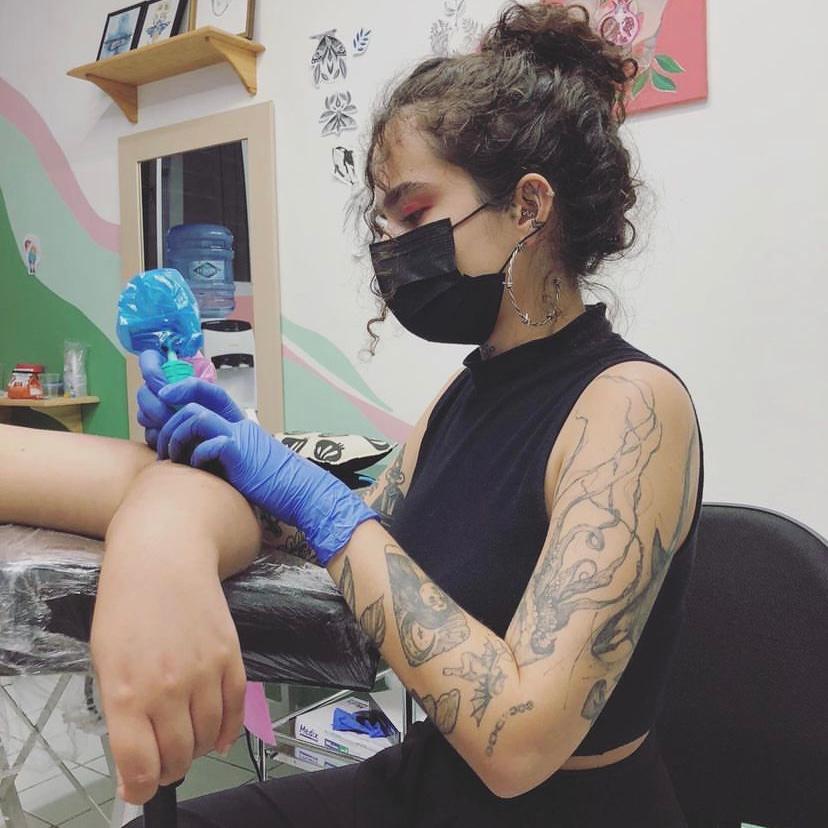 Nunca desista.  Tatuagem, Tatuagens pequenas, Ideias de tatuagens