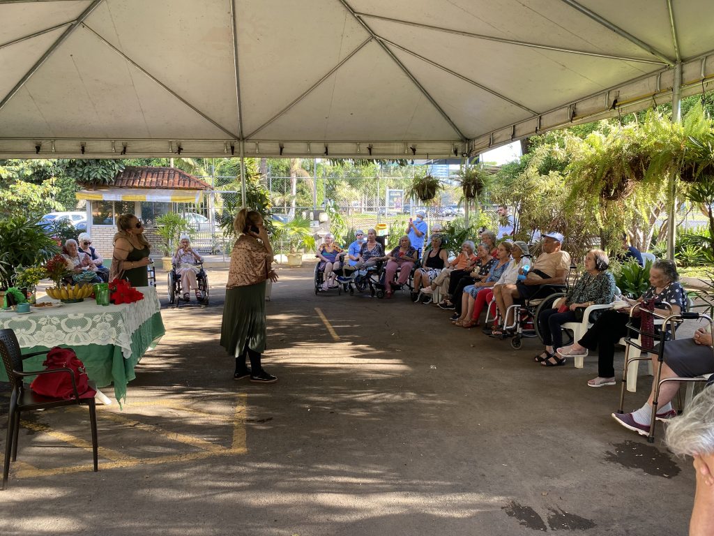 Peça no asilo Casa da Vovó, na 603 norte