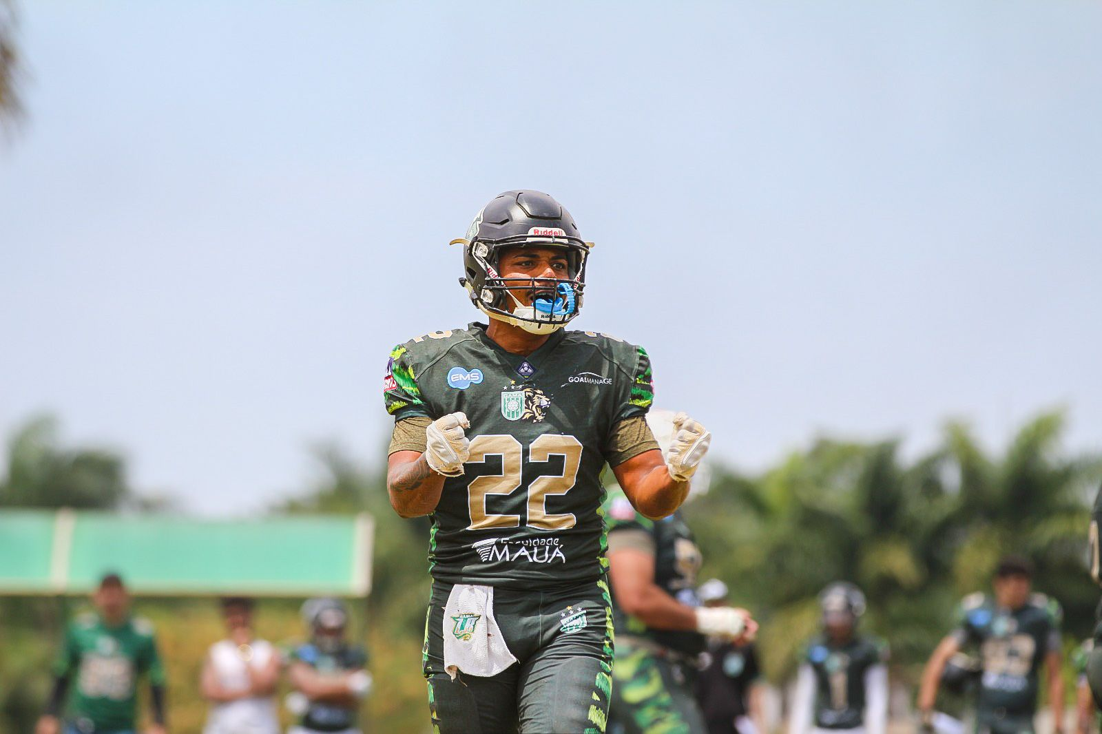 Time universitário de futebol americano é obrigado a assinar