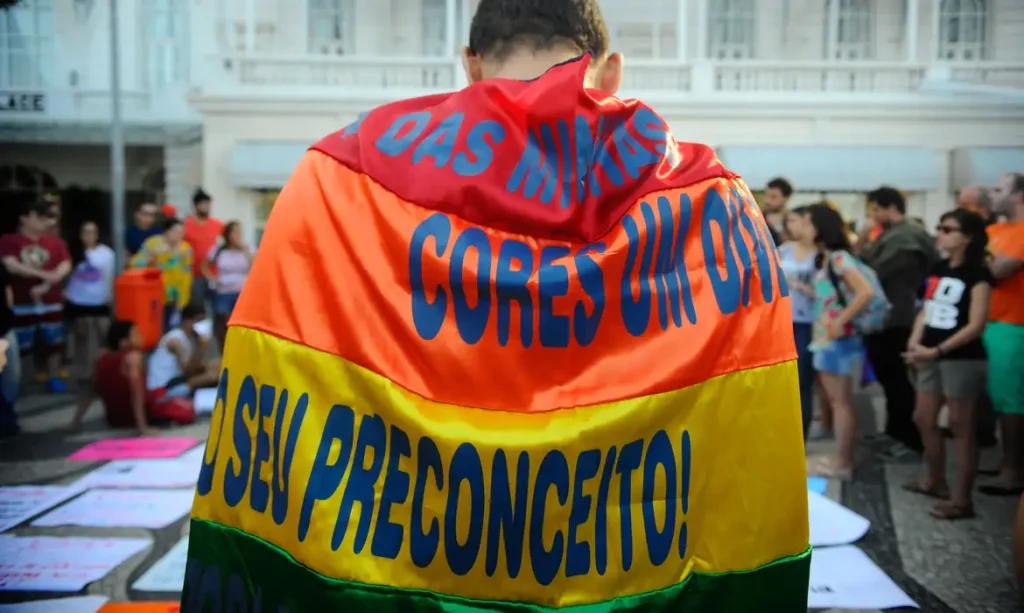 Servidor público explica alívio e conquistas após se assumir gay há quase 30 anos