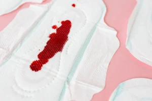 Pobreza menstrual: mulheres no DF revelam dificuldades para ter acesso a absorventes gratuitos