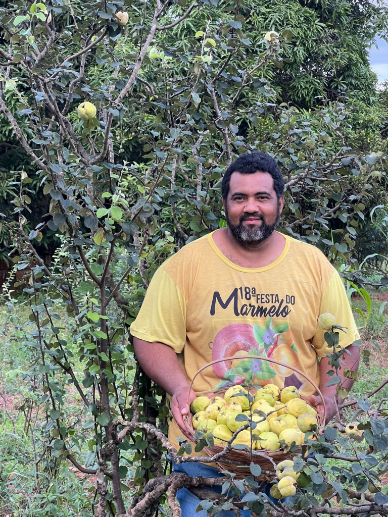 Famílias de comunidade quilombola em GO enlaçam geração de renda e proteção ao cerrado com produção de marmelada