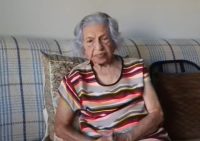 Radicada em Brasília, paraense de 102 anos de idade toca teclado, costura e coordena grupo de idosos; assista a vídeo