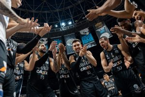 Imagem colorida da equipe do Brasília Basquete