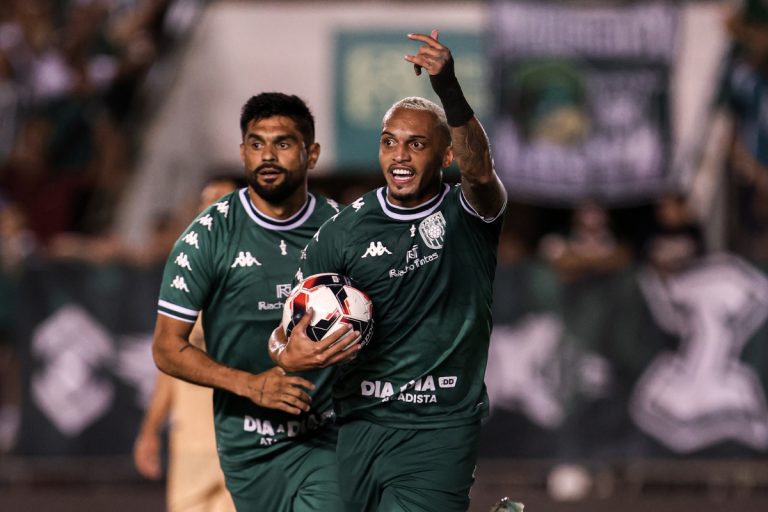 Imagem colorida de Felipe Clemente, do Gama